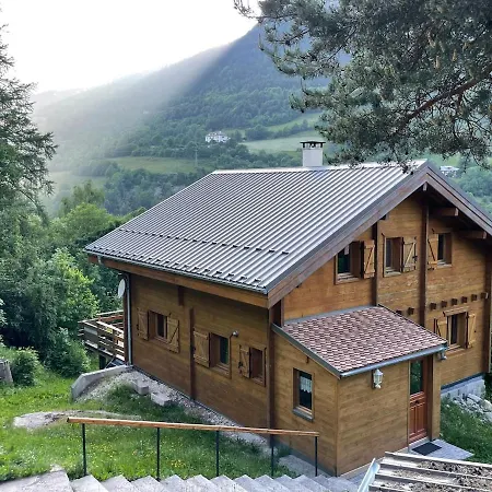 En Bois Avec Très Belle Vue Sur La Montagne Chalet *