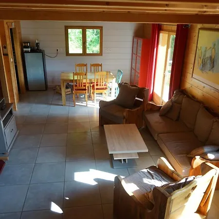 En Bois Avec Tres Belle Vue Sur La Montagne *