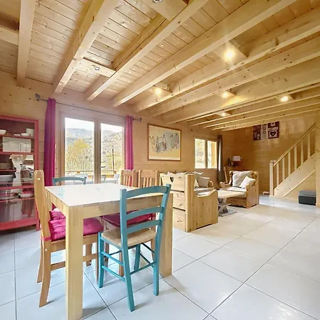 En Bois Avec Très Belle Vue Sur La Montagne Chalet