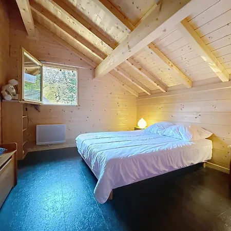 En Bois Avec Très Belle Vue Sur La Montagne Colmars